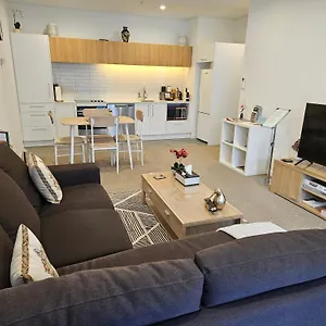 Modern, Ground Floor , Cbd, Free Parking, 2-3 Beds Apartment